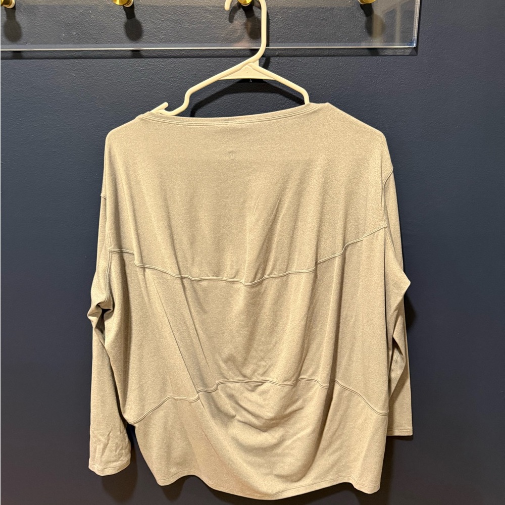 Women’s lululemon dolman style Top - Picture 3 of 3